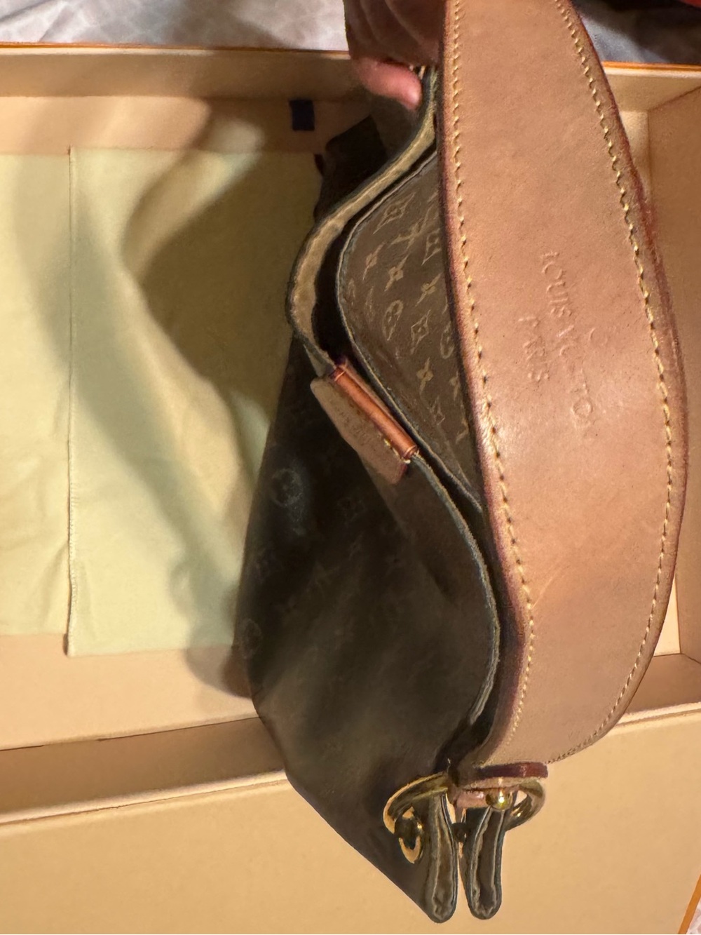 Authentic Louis Vuitton Graceful PM Shoulder Bag in Monogram canvas - Picture 10 of 11